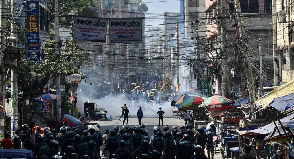 "Breaking": Bangladeshi garment workers Protests! 3,500+ कारख़ाने प्रभावित, वर्कर्स की आवाज - न्याय की मांग! - Daily Prime Times | Latest News